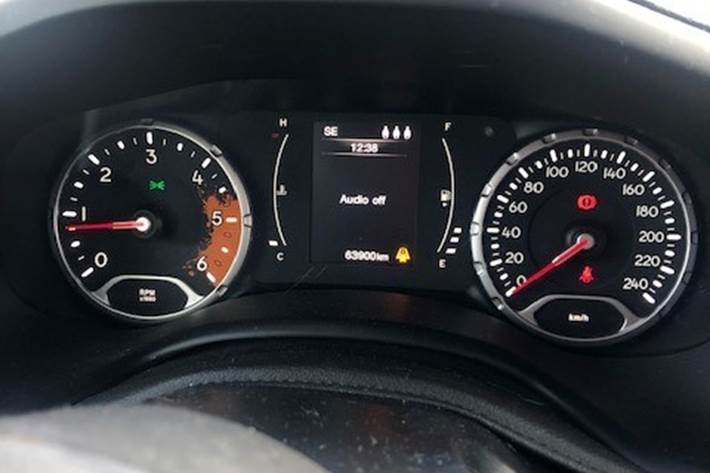 Grå Jeep Renegade fra 2016