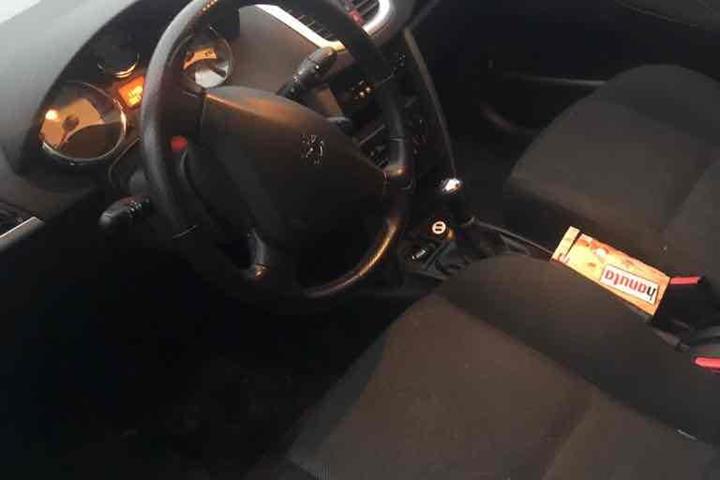 Guld Peugeot 207 fra 2007