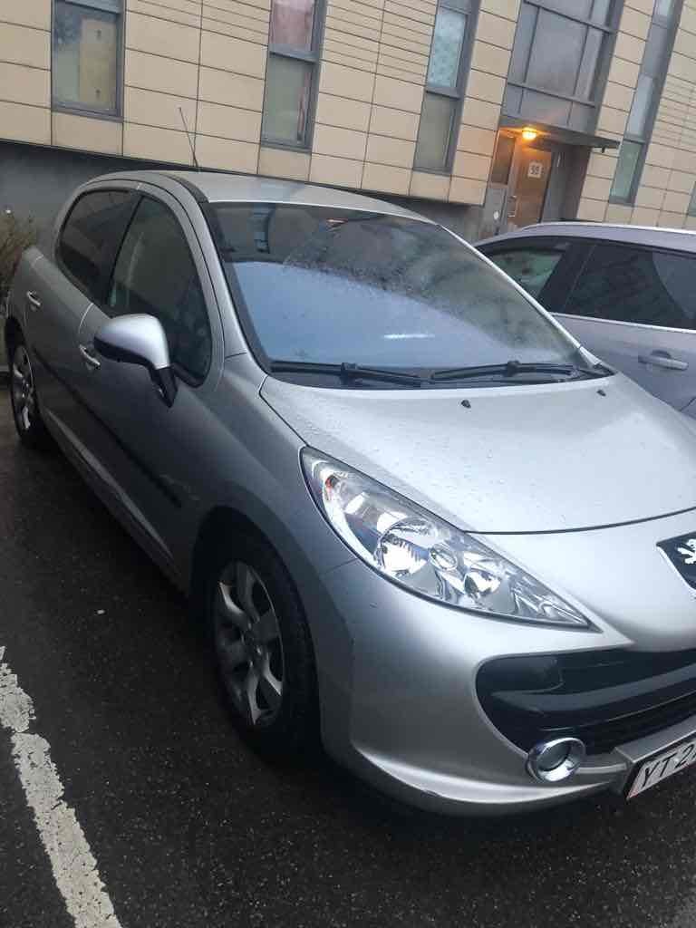 Guld Peugeot 207 fra 2007