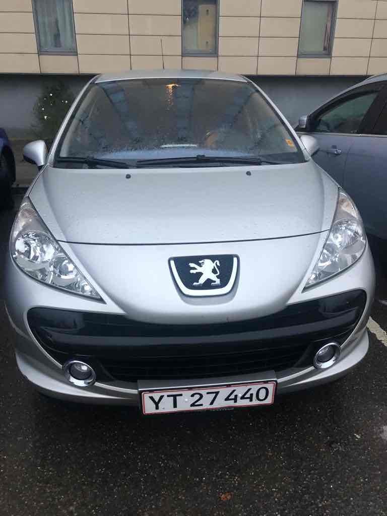 Guld Peugeot 207 fra 2007
