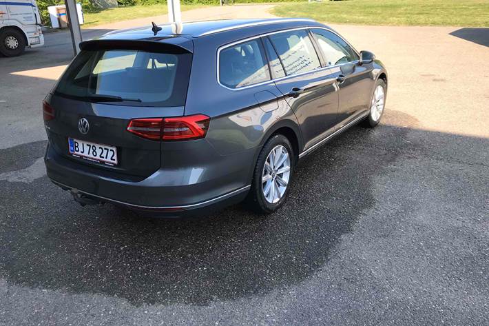 Grå VW Passat fra 2016