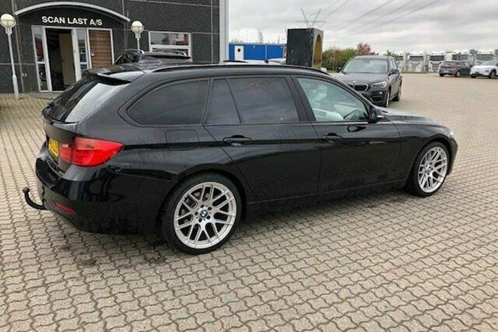 Sort BMW 320d fra 2014