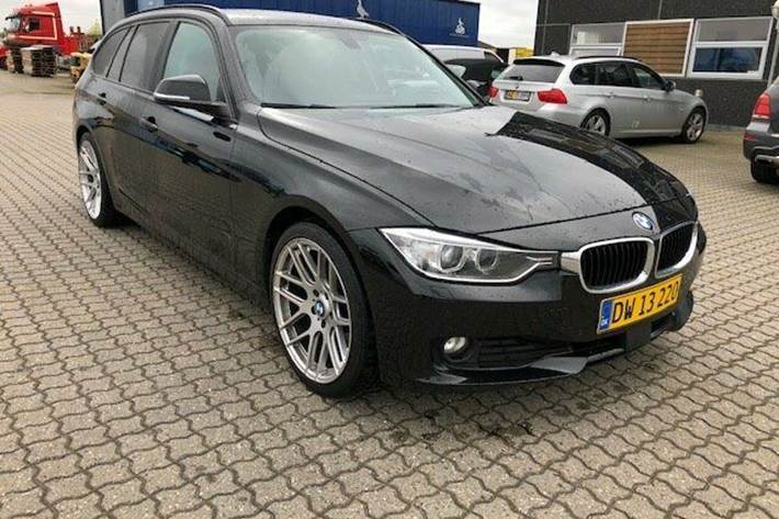 Sort BMW 320d fra 2014