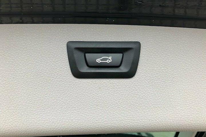 Sort BMW 320d fra 2014