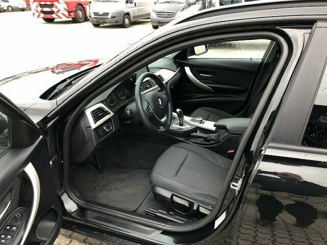 Sort BMW 320d fra 2014