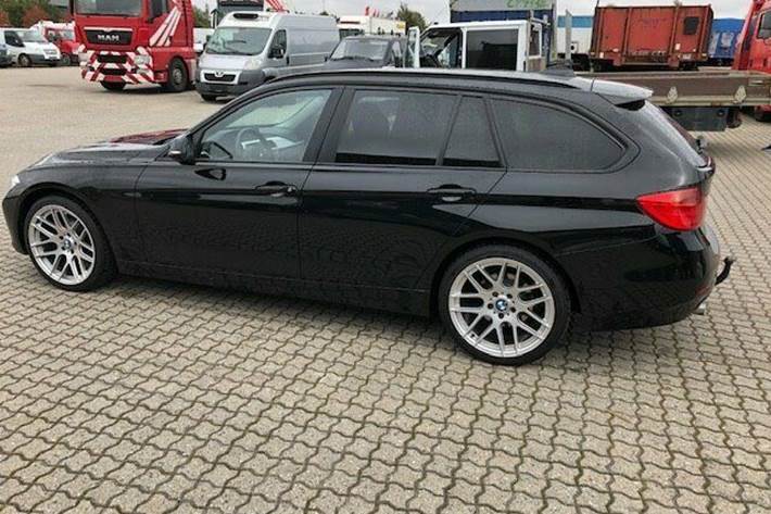 Sort BMW 320d fra 2014