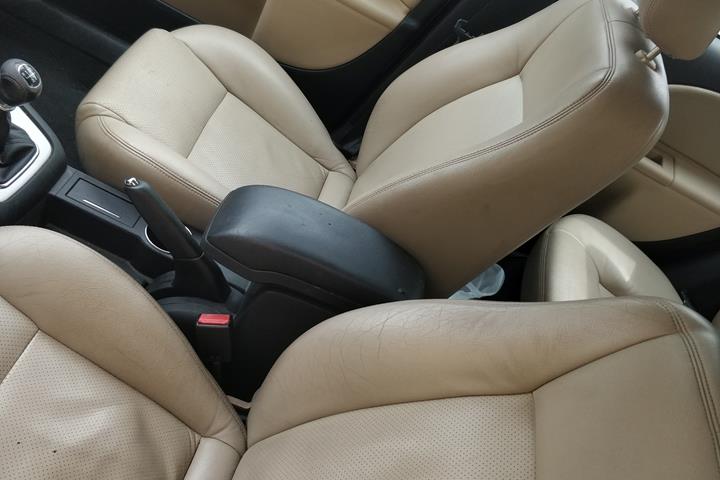 Blå Ford Mondeo fra 2005