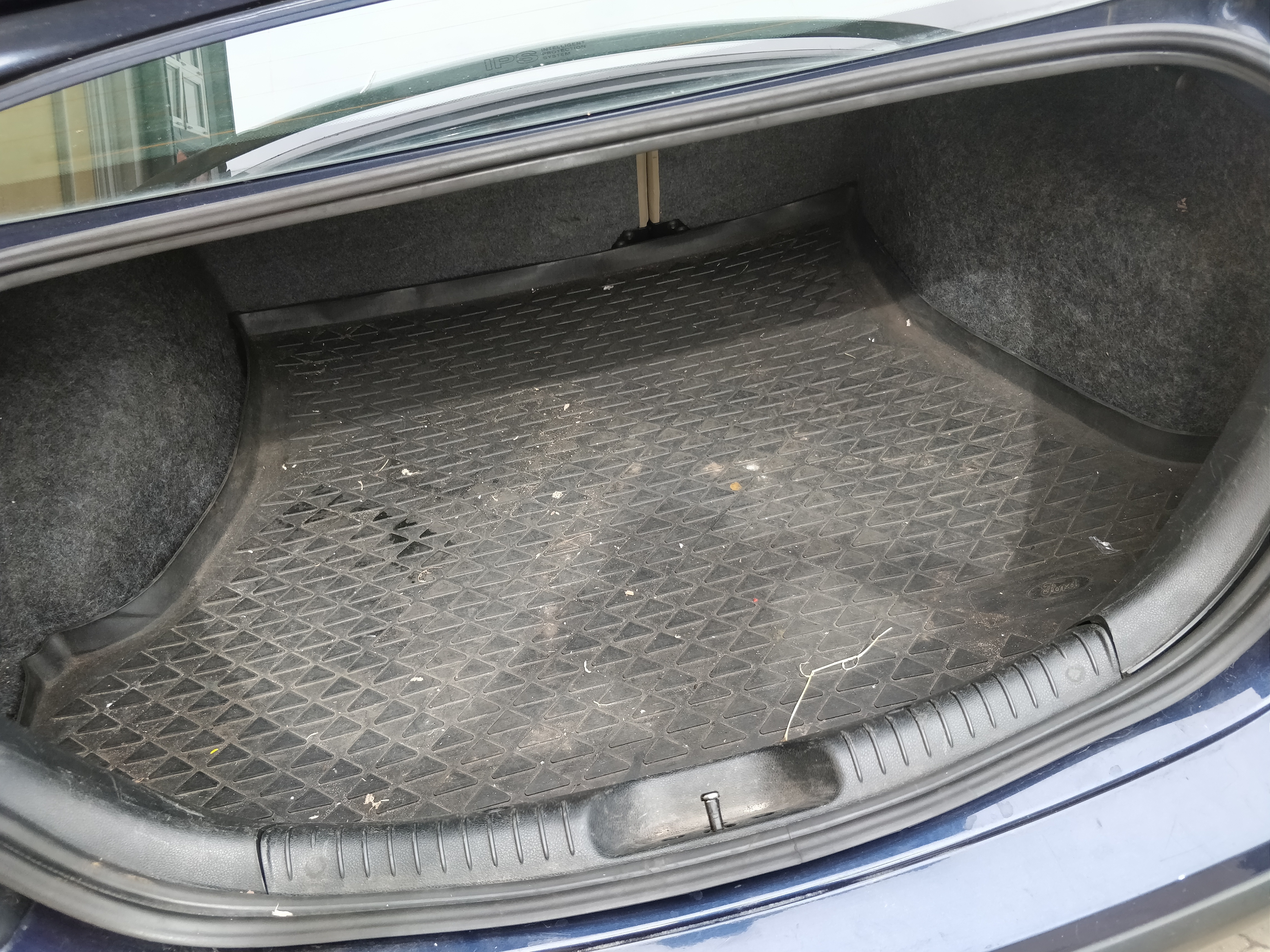 Blå Ford Mondeo fra 2005