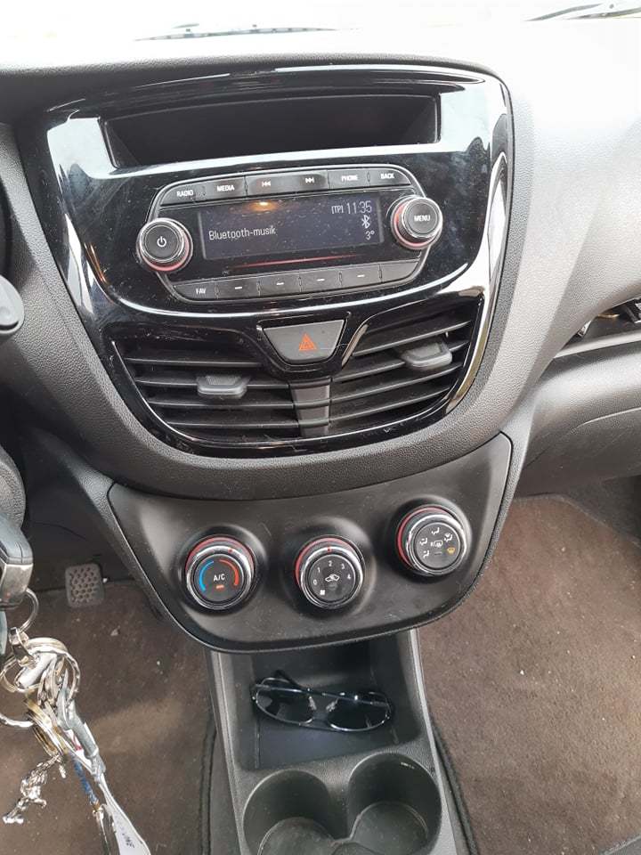 Sort Opel Karl fra 2016