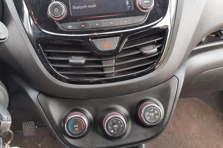 Sort Opel Karl fra 2016