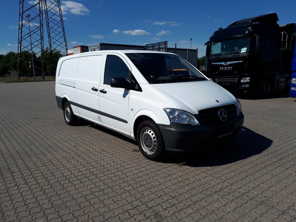 Hvid Mercedes Vito 113 fra 2011