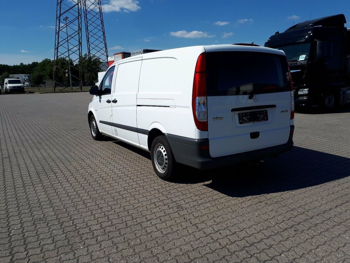Hvid Mercedes Vito 113 fra 2011