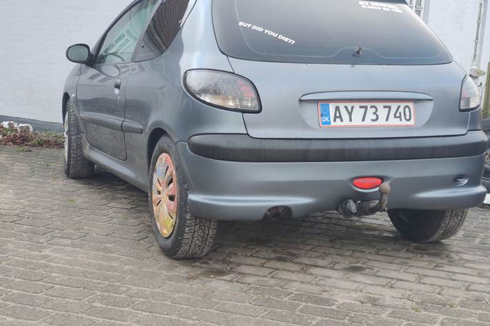 Blå Peugeot 206 fra 2006