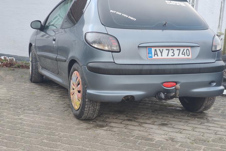 Blå Peugeot 206 fra 2006